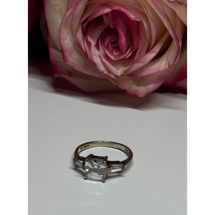 925 Sterling Silver CZ Ring Size 7