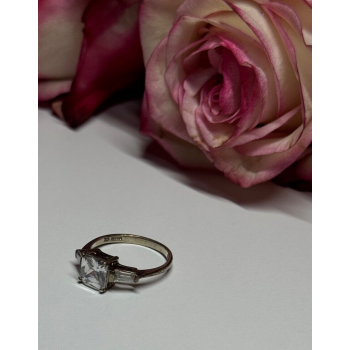 925 Sterling Silver CZ Ring Size 7
