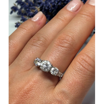 925 Sterling Silver CZ Ring Size 7.5