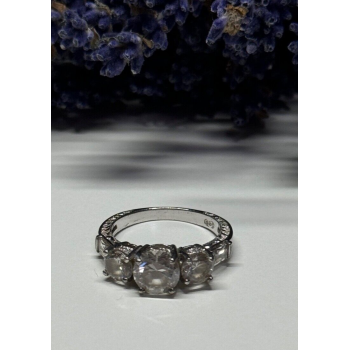 925 Sterling Silver CZ Ring Size 7.5