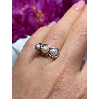 925 Sterling Silver Pearls Ring Size 6