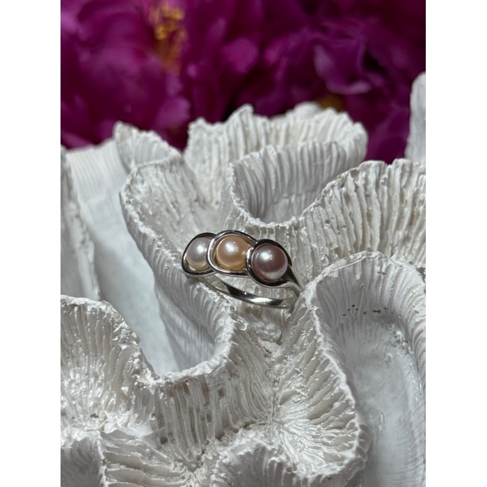925 Sterling Silver Pearls Ring Size 6