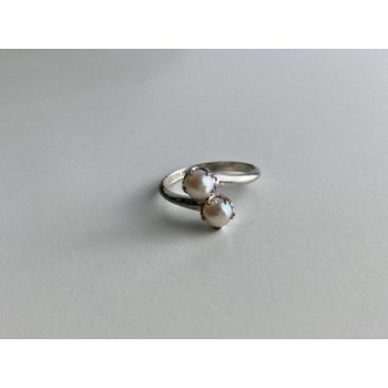 925 Sterling Silver Pearls Ring Size 5