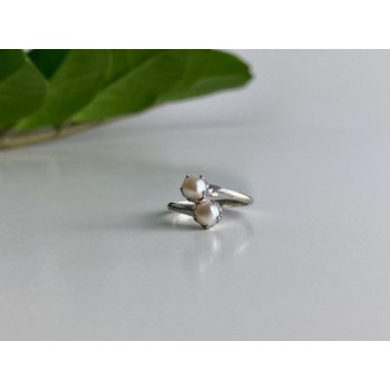 925 Sterling Silver Pearls Ring Size 5