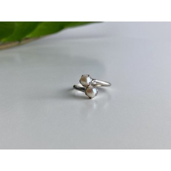 925 Sterling Silver Pearls Ring Size 5
