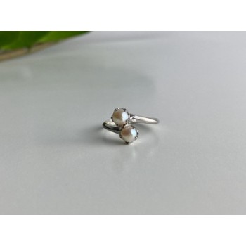 925 Sterling Silver Pearls Ring Size 5