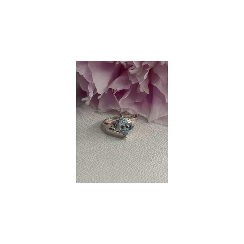 925 Sterling Silver Topaz Ring Size 7.5