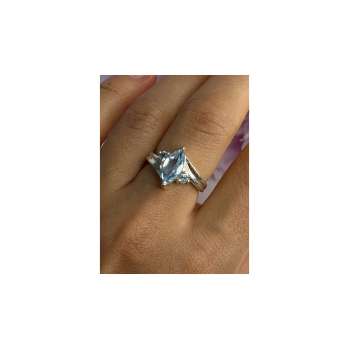 925 Sterling Silver Topaz Ring Size 7.5