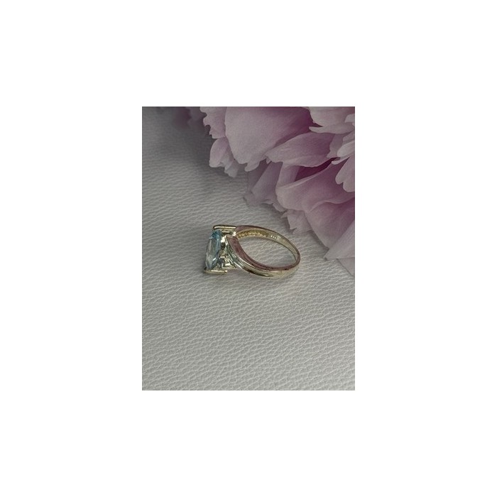 925 Sterling Silver Topaz Ring Size 7.5