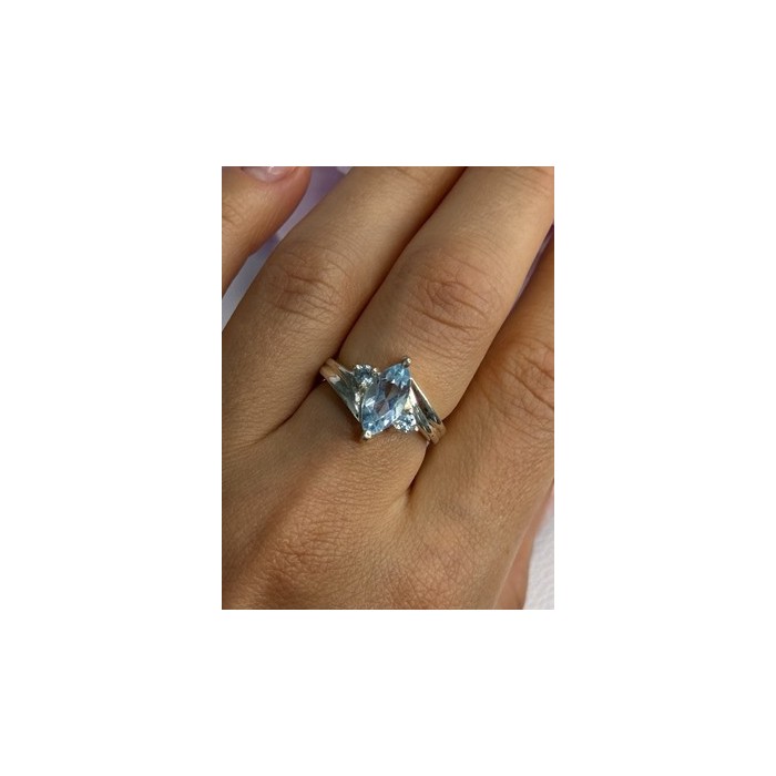 925 Sterling Silver Topaz Ring Size 7.5