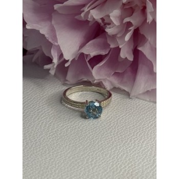 Beautiful 925 Sterling Silver Topaz Ring Size 10