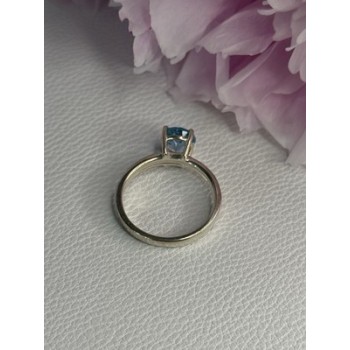 Beautiful 925 Sterling Silver Topaz Ring Size 10