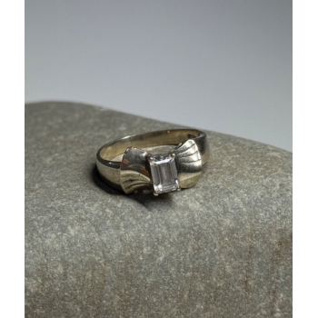 925 Sterling Silver Beryl Bow Ring Size 6