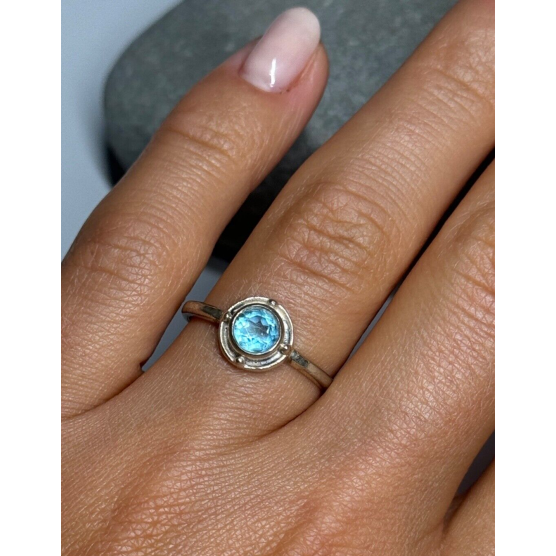 925 Sterling Silver Blue Topaz Ring Size 7.5