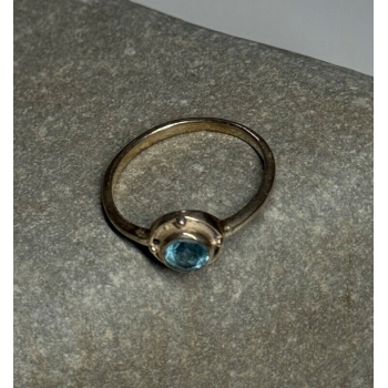 925 Sterling Silver Blue Topaz Ring Size 7.5
