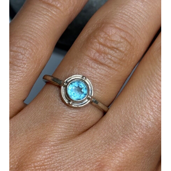 925 Sterling Silver Blue Topaz Ring Size 7.5