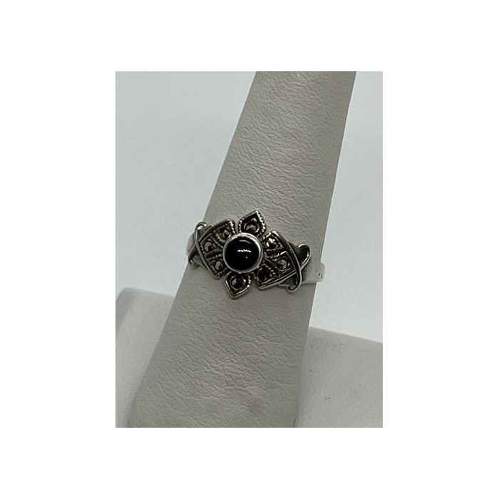 925 Sterling Silver Onyx & Marcasite Ring Size 7