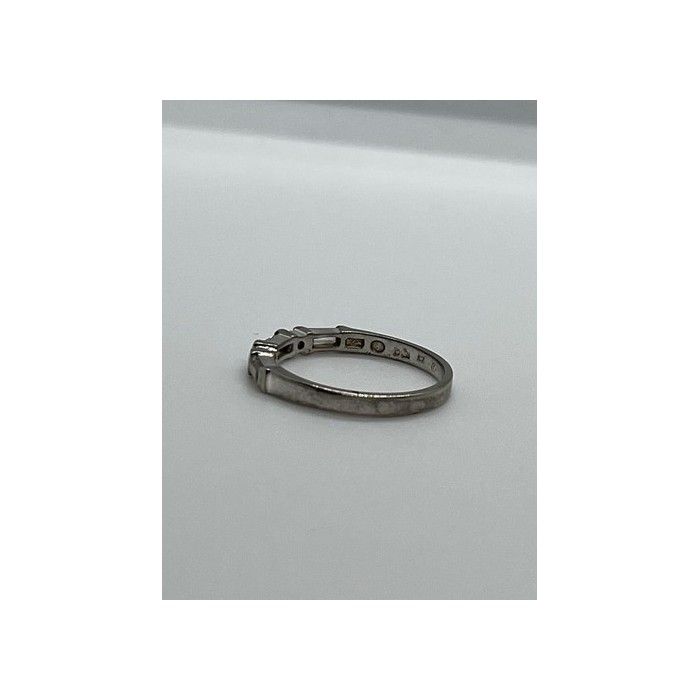 925 Sterling Silver & CZ Ring Size 6.5