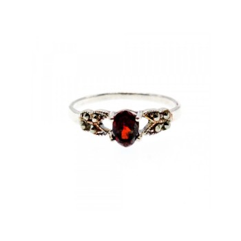 925 Sterling Silver Garnet & Marcasites Ring Size 7