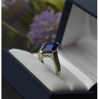 925 Sterling Silver Blue Tourmaline Ring Size 6.5