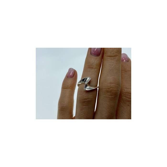 925 Sterling Silver Ring Size 4.5