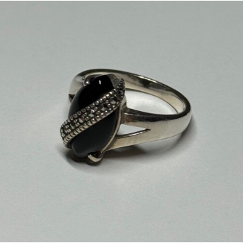 925 Sterling Silver Onyx & Marcasite Ring Size 5