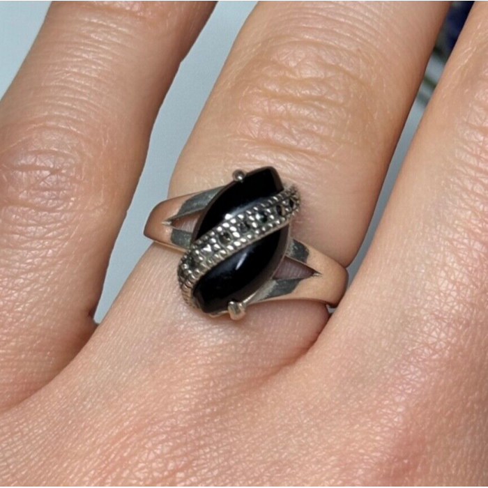 925 Sterling Silver Onyx & Marcasite Ring Size 5