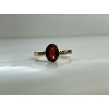 10K YELLOW GOLD GARNET & DIAMONDS RING SIZE 6.5