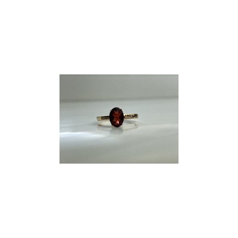 10K YELLOW GOLD GARNET & DIAMONDS RING SIZE 6.5