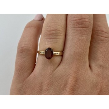 10K YELLOW GOLD GARNET & DIAMONDS RING SIZE 6.5