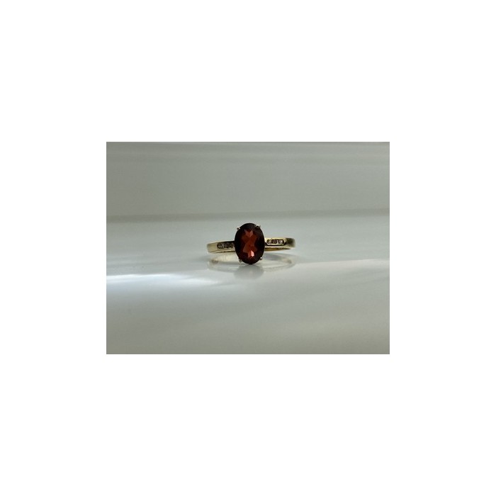 10K YELLOW GOLD GARNET & DIAMONDS RING SIZE 6.5