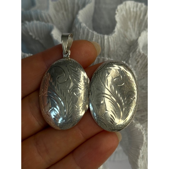 925 Sterling Silver Engraved Design Oval Locket Pendant Length 1.80 inch