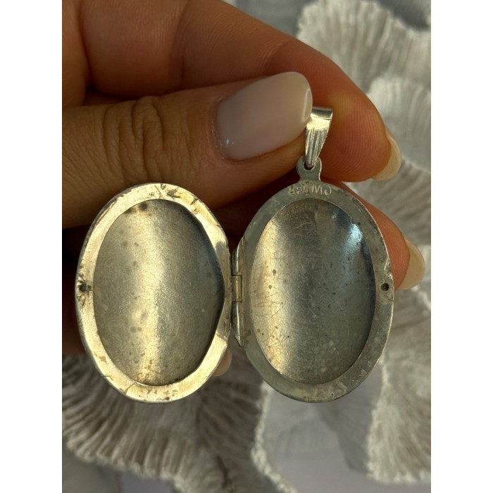 925 Sterling Silver Engraved Design Oval Locket Pendant Length 1.80 inch