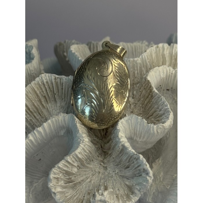 925 Sterling Silver Engraved Design Oval Locket Pendant Length 1.80 inch