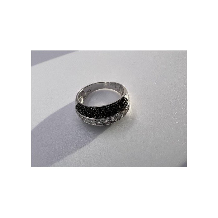 925 Sterling Silver Black & White Spinel Ring Size 6