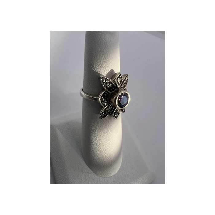 925 Sterling Silver Amethyst & Marcasite Ring Size 5