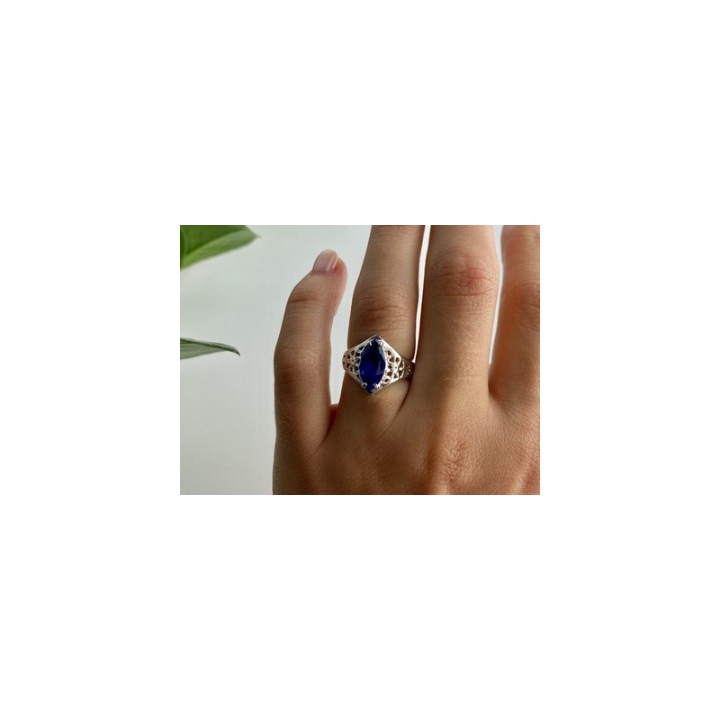 925 Sterling Silver Blue Tourmaline Ring Size 6.5