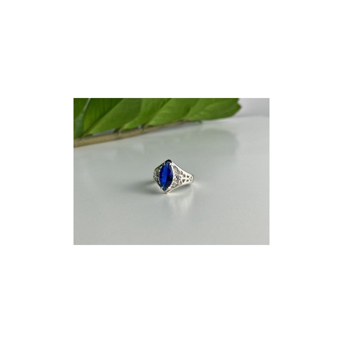 925 Sterling Silver Blue Tourmaline Ring Size 6.5