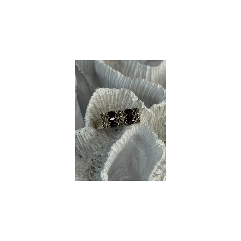 925 Sterling Silver Garnet & Marcasite Ring Size 9