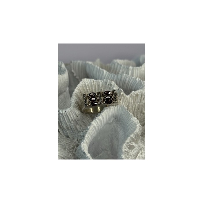 925 Sterling Silver Garnet & Marcasite Ring Size 9
