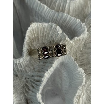 925 Sterling Silver Garnet & Marcasite Ring Size 9
