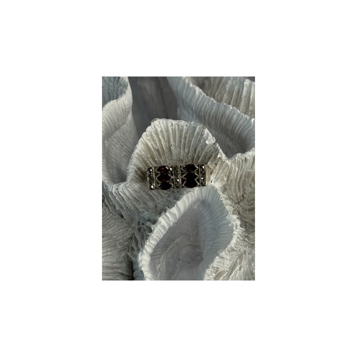 925 Sterling Silver Garnet & Marcasite Ring Size 9