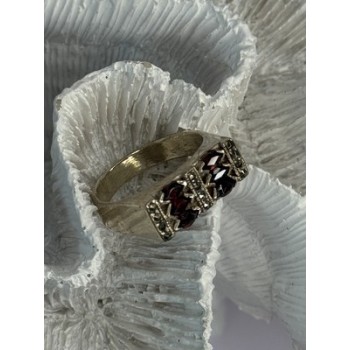 925 Sterling Silver Garnet & Marcasite Ring Size 9