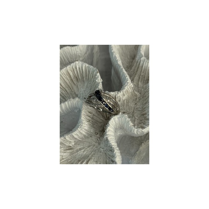 10K WHITE GOLD SAPPHIRE & DIAMOND RING SIZE 7