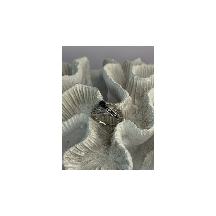 10K WHITE GOLD SAPPHIRE & DIAMOND RING SIZE 7