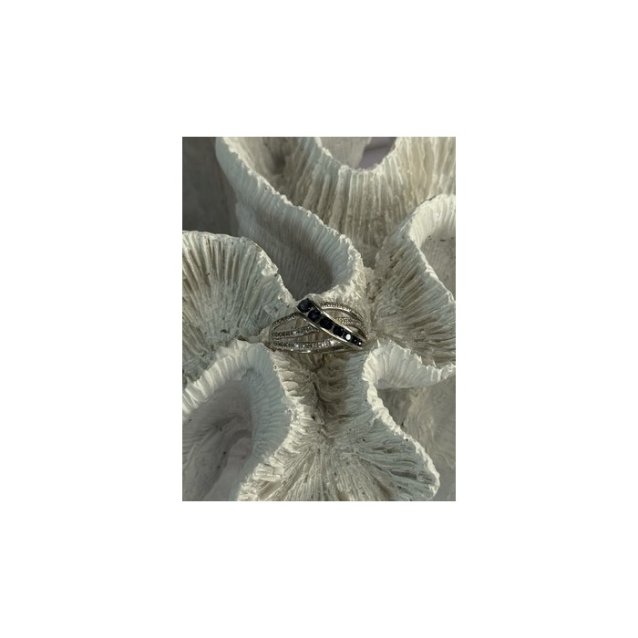 10K WHITE GOLD SAPPHIRE & DIAMOND RING SIZE 7