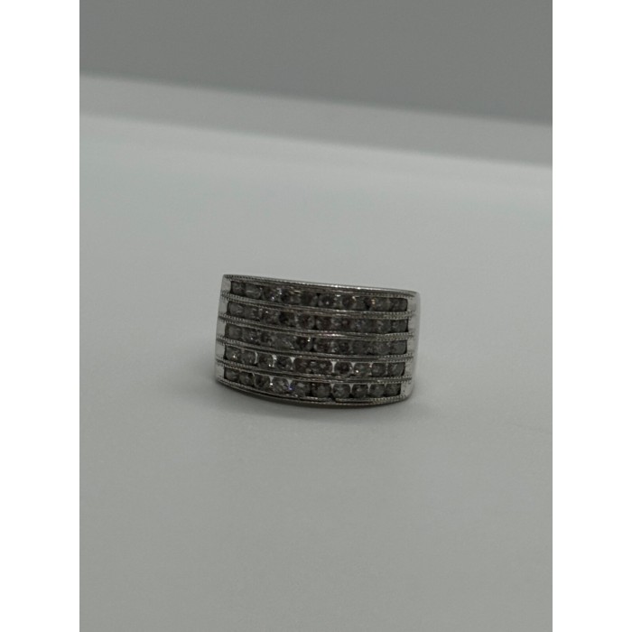 14K WHITE GOLD  DIAMONDS RING SIZE 5.5
