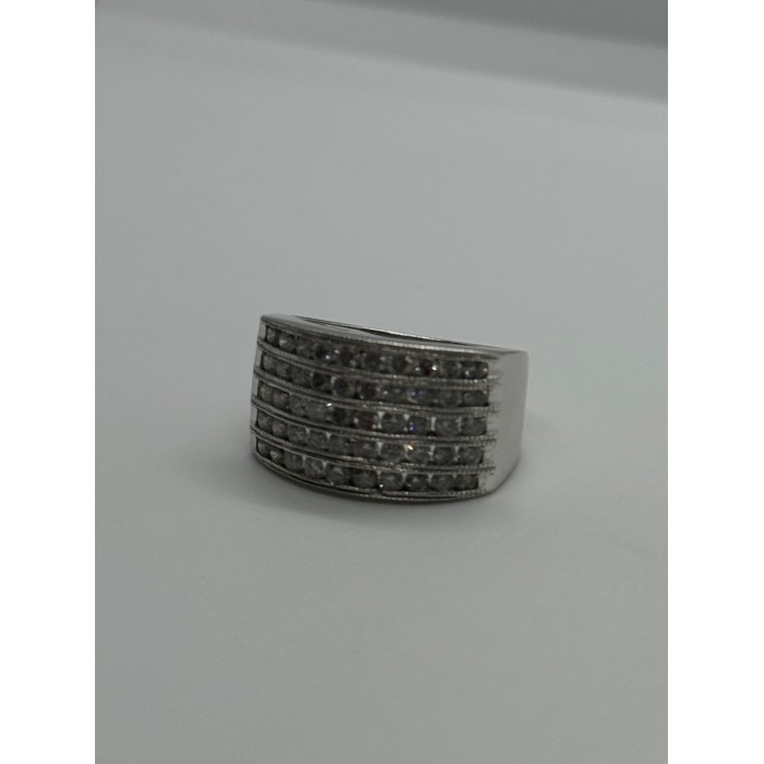 14K WHITE GOLD  DIAMONDS RING SIZE 5.5