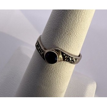 925 Sterling Silver Amethyst & Marcasite Ring Size 5.5