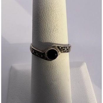 925 Sterling Silver Amethyst & Marcasite Ring Size 5.5